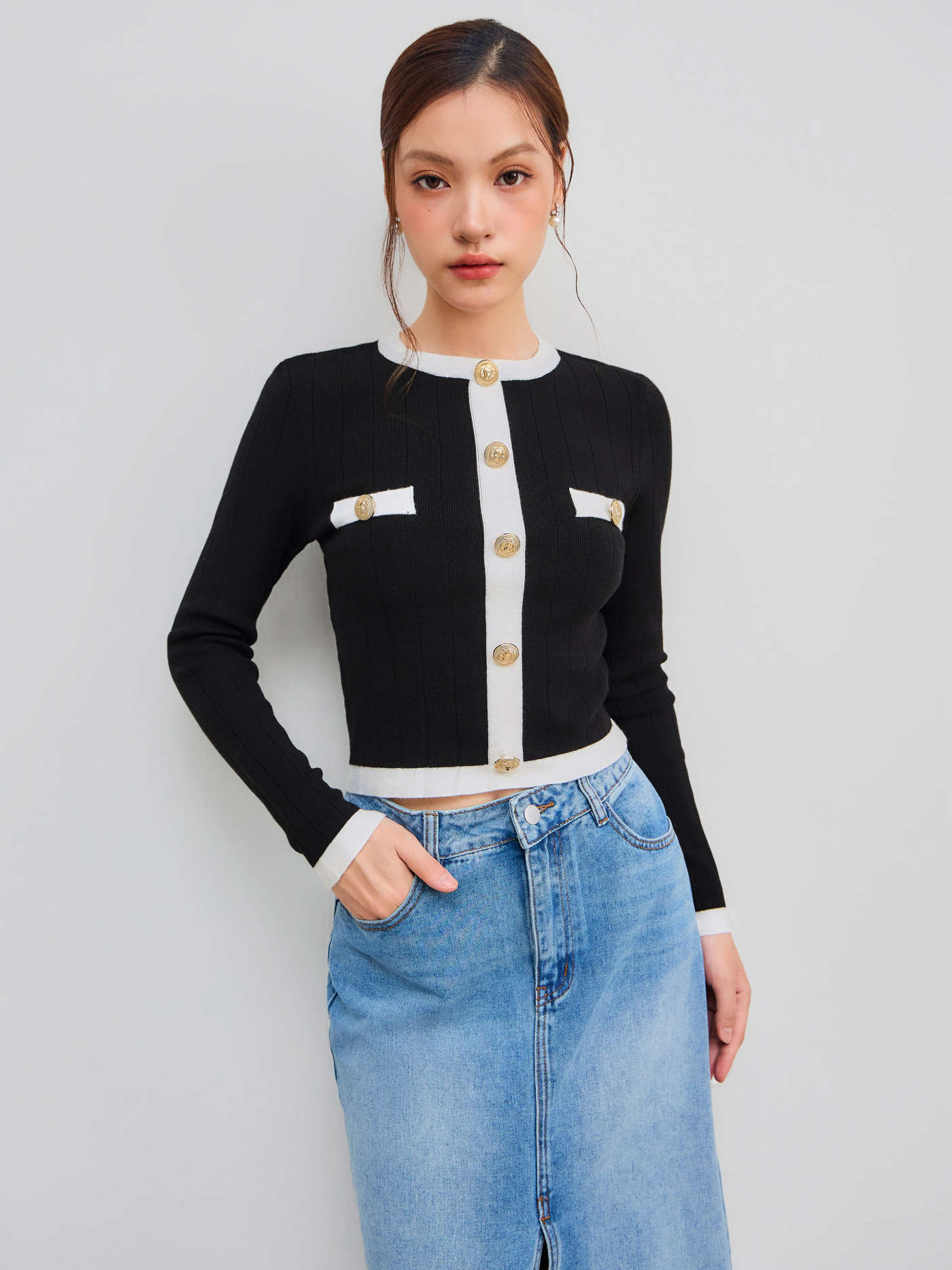 Knit Round Neckline Contrasting Binding Button Sweater
