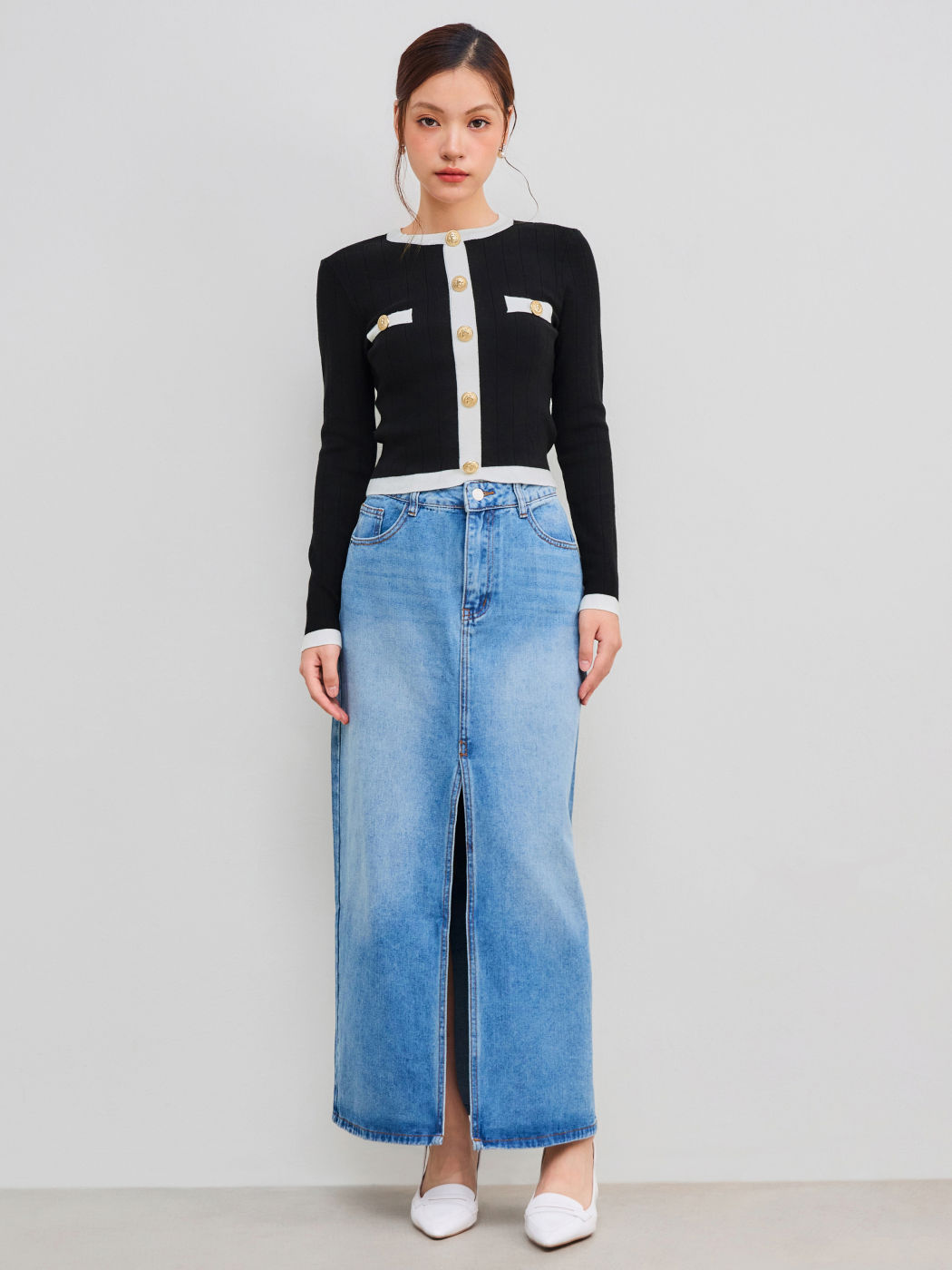Knit Round Neckline Contrasting Binding Button Sweater