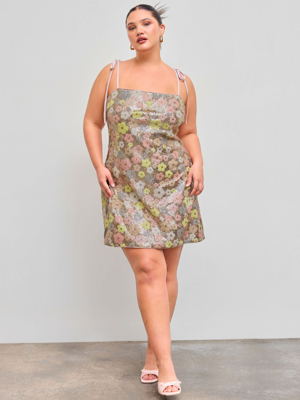 Pailletten Quadrathals Blumen Geknotetes Minikleid Kurve & Plus
