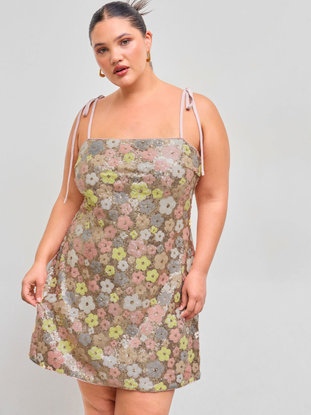 Pailletten Quadrathals Blumen Geknotetes Minikleid Kurve & Plus