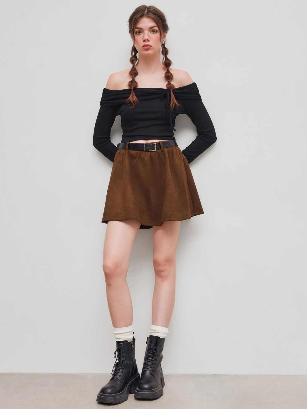 Suede Mid Rise Solid Ruffle Mini Skirt With Belt