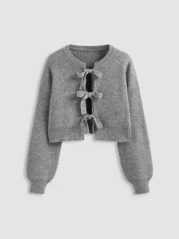 Strickjacke mit Rundhals, einfarbig und Bauschopf an der Front