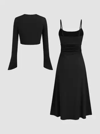 Rukiertes einfarbiges Cami-Maxikleid & einfarbige Strickjacke mit langen Ärmeln