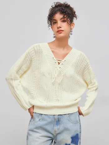 Maglione con scollo a V oversize e chiusura a cravatta