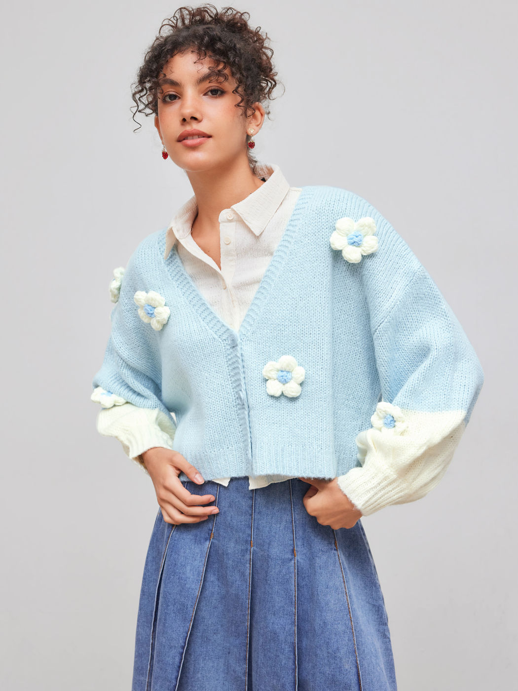 Cardigan in tessuto a maglia con scollo a V a due toni e fiori 3D