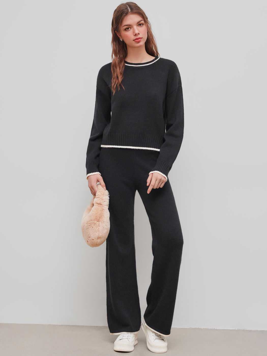 Round Neckline Contrasting Binding Knitted Top 