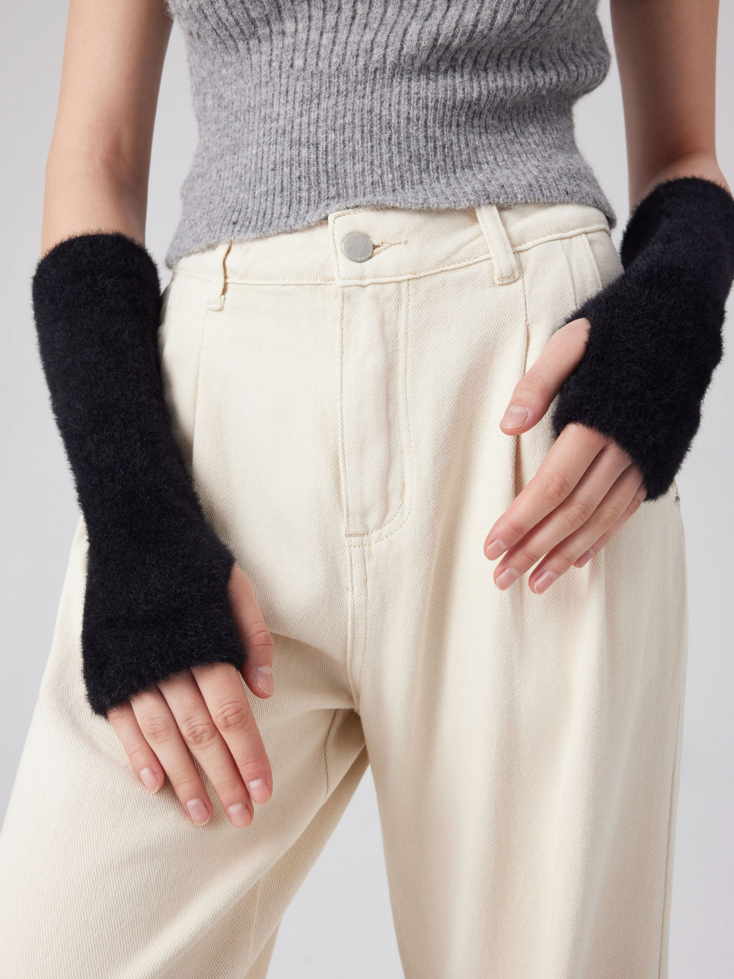 FUZZY FINGERLESS GLOVES