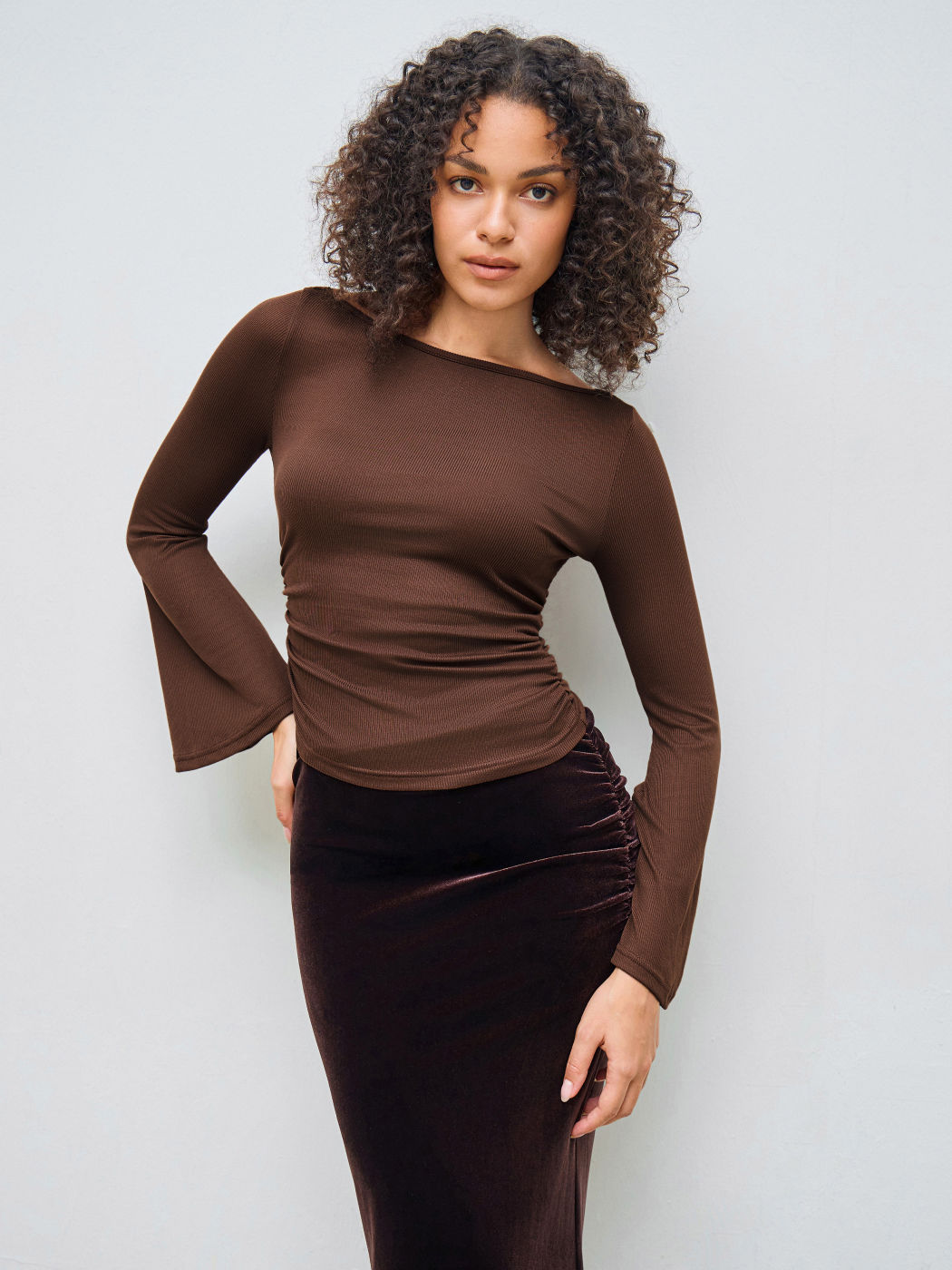 Langärmliges T-Shirt mit Bootshals und Falten in Solid-Design