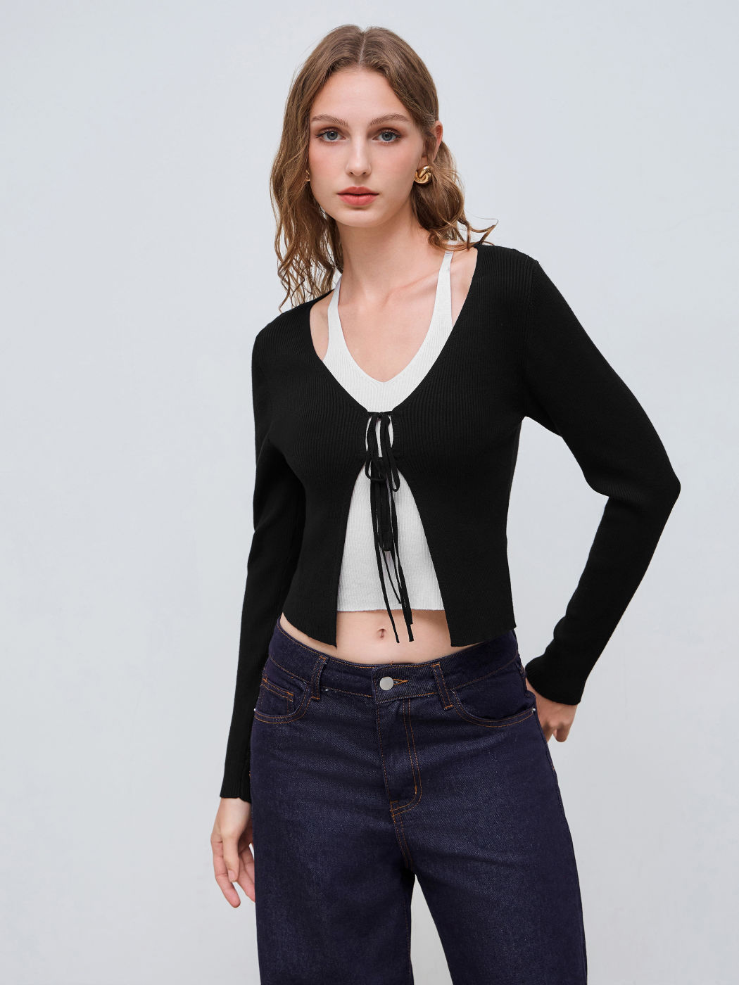 Zweifarbiger Strick-V-Ausschnitt Langarm-Crop-Top mit Knoten
