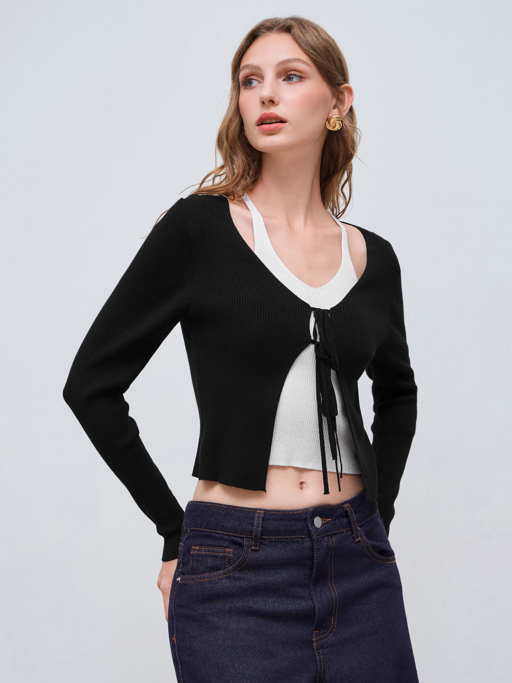 Zweifarbiger Strick-V-Ausschnitt Langarm-Crop-Top mit Knoten