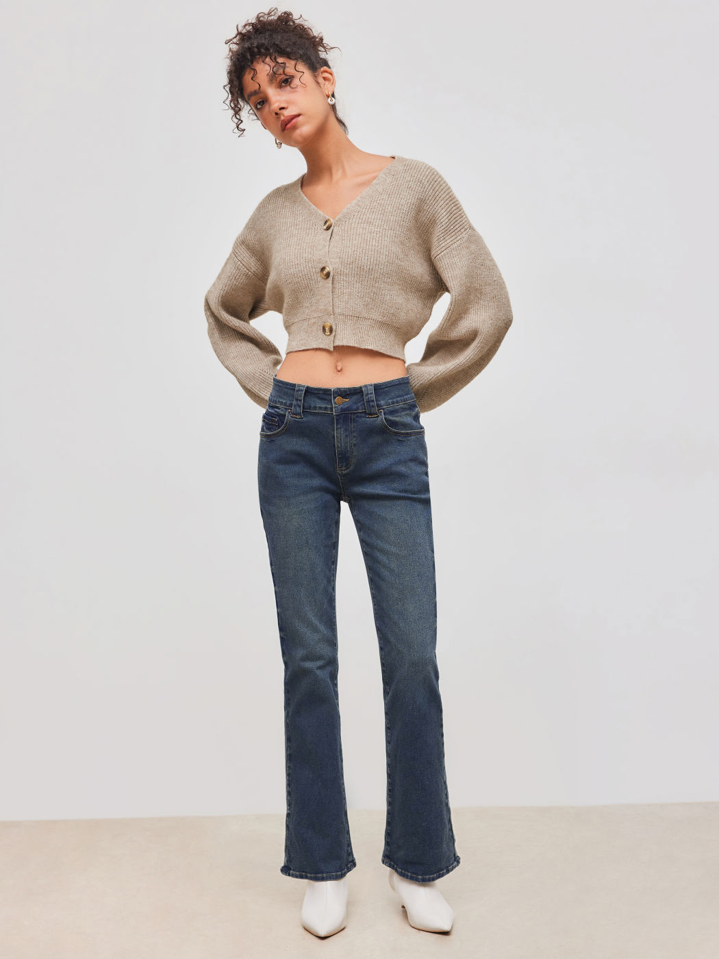 Hochdehnbare Cider-Denim-Niederbund-Straight-Jeans mit Taschen