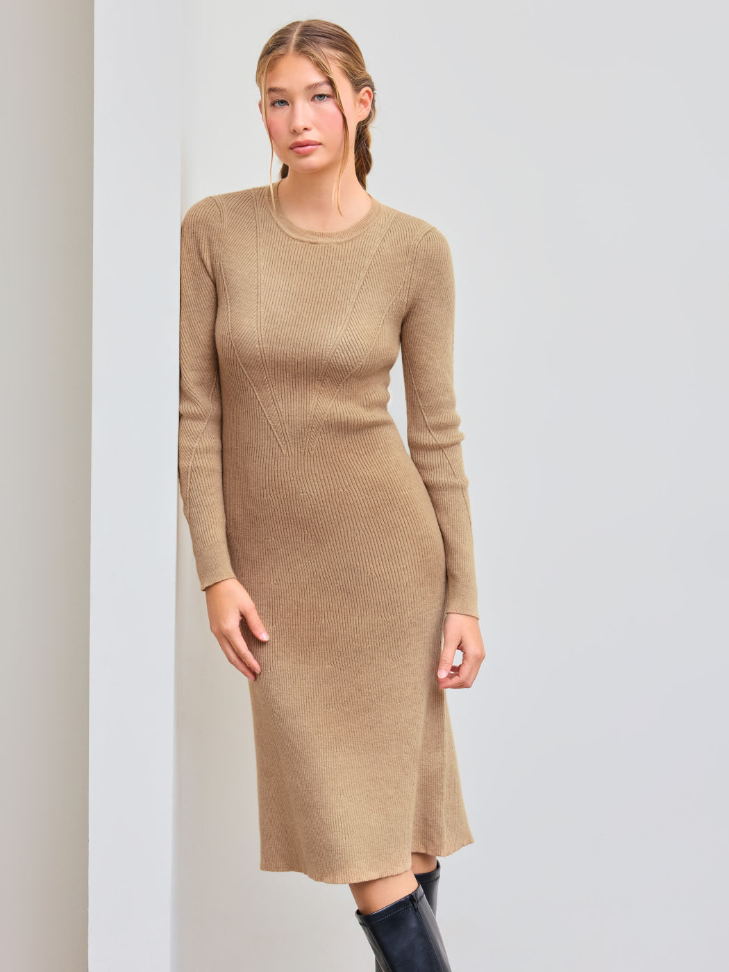 Wool-blend Round Neckline Solid Knitted Midi Dress