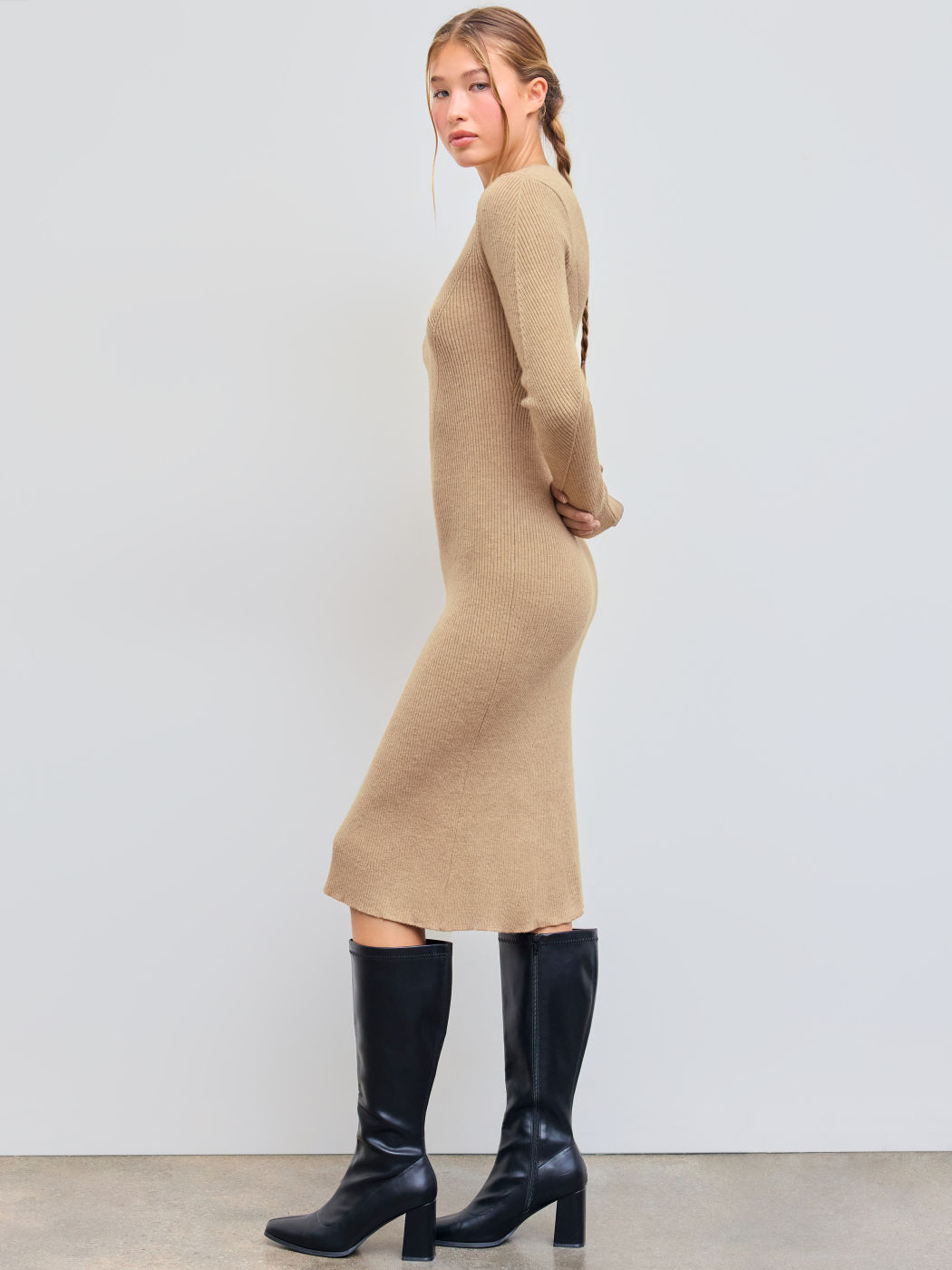 Wool-blend Round Neckline Solid Knitted Midi Dress