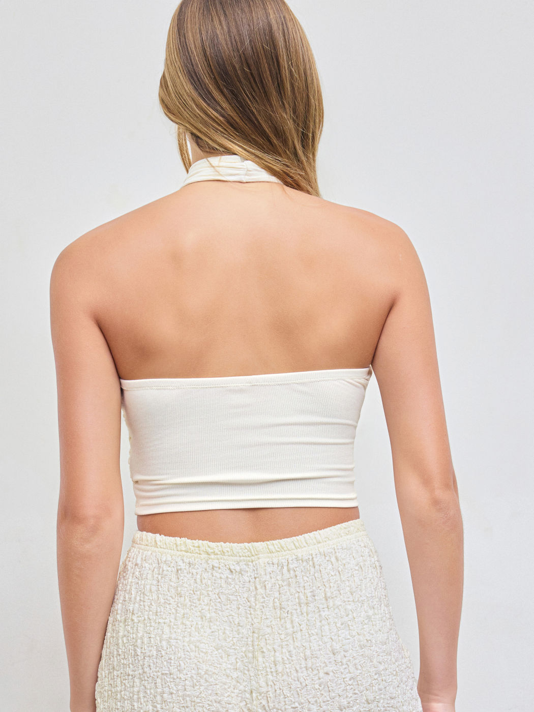 Solid Criss Cross Halter Ruched Crop Top