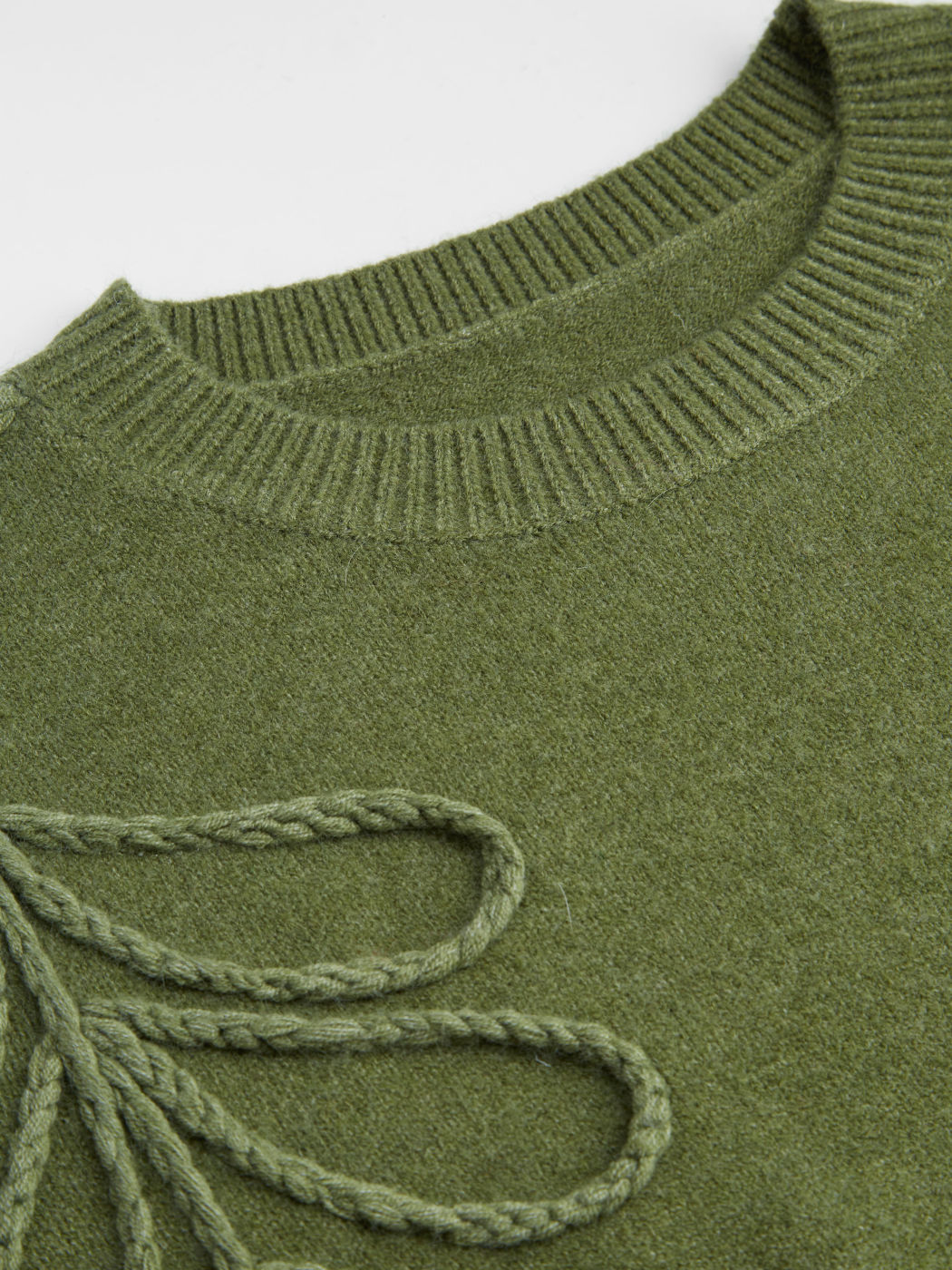 Strickpullover mit runder Halsöffnung und Blattgeflecht, Oversize