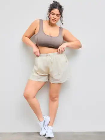 Mid-Rise Rüschen Kordelzug Taschen Shorts Kurve & Plus