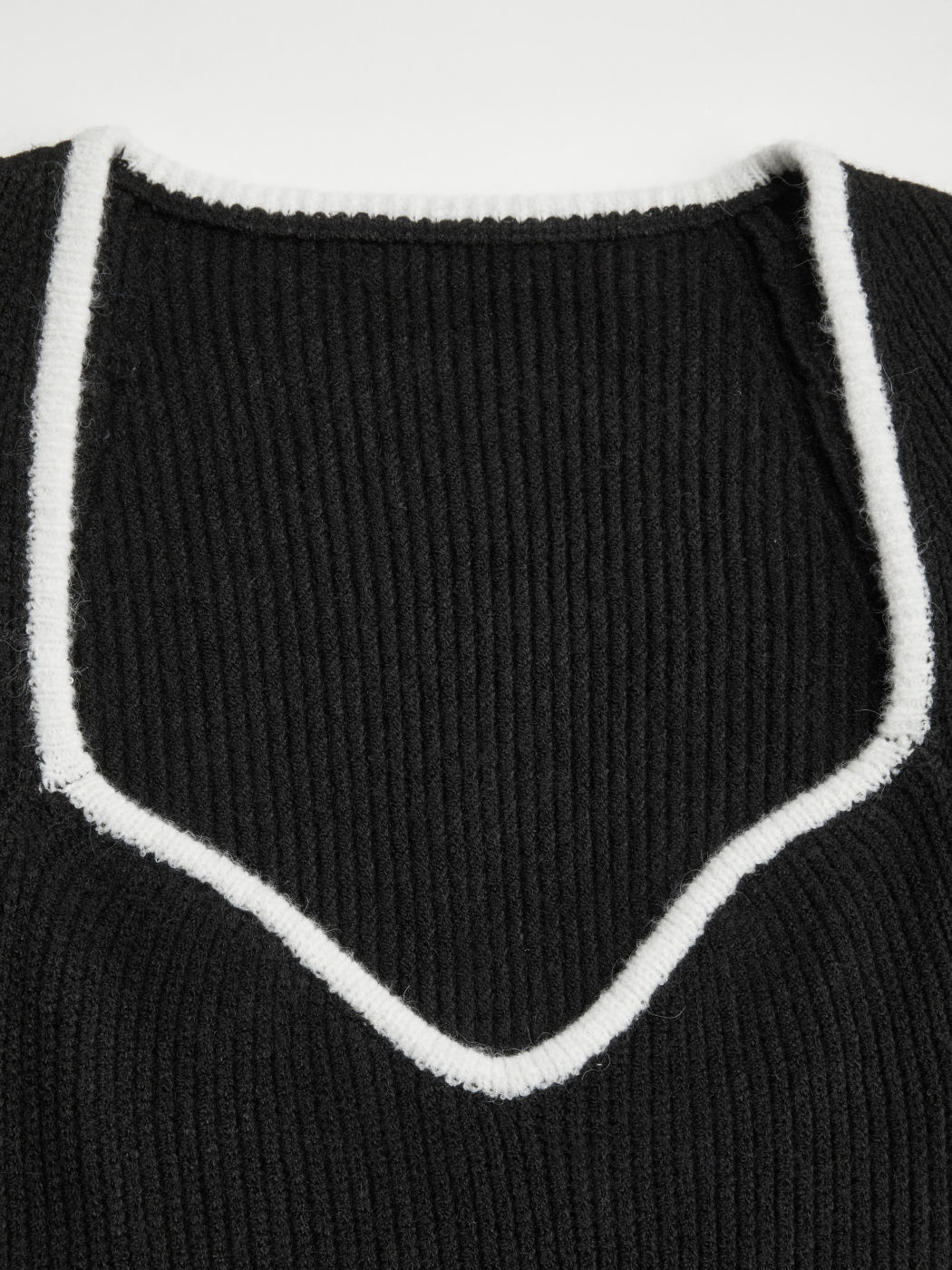 Knit Sweetheart Contrasting Binding Midi Dress