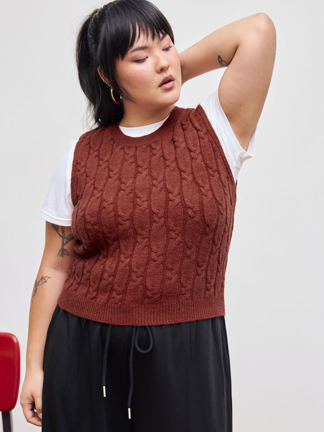 Round Neck Cable Knit Vest Curve & Plus