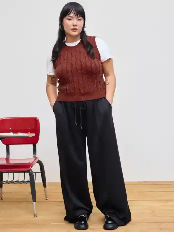 Round Neck Cable Knit Vest Curve & Plus