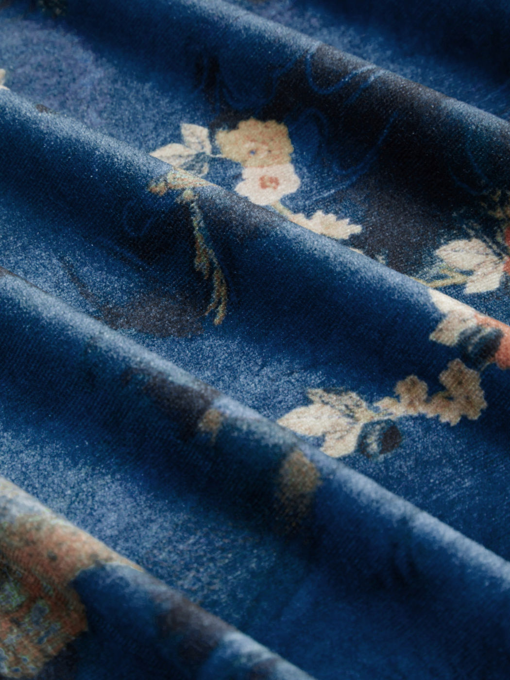 Samt-Mandarin-Kragen Blumen-Rusche Kurzkleid