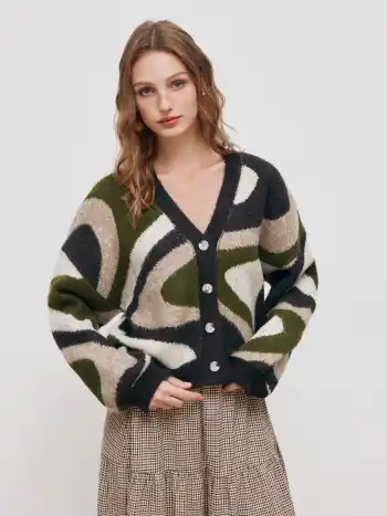 Geometrische Strickjacke mit V-Ausschnitt
