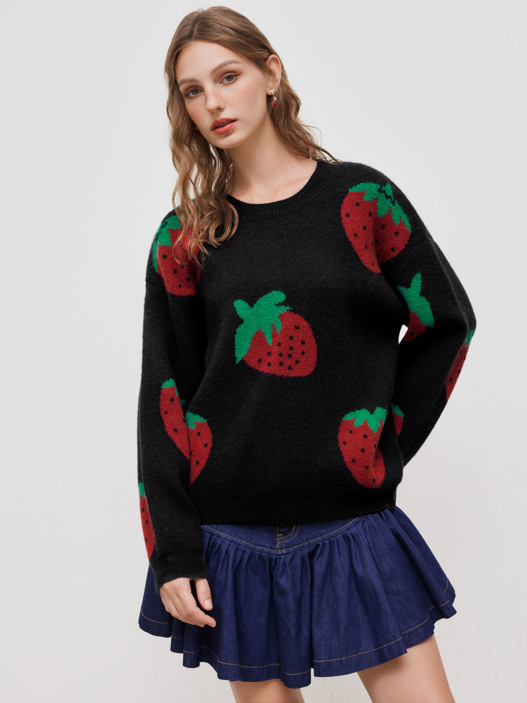 Knit Round Neckline Strawberry Long Sleeve Top