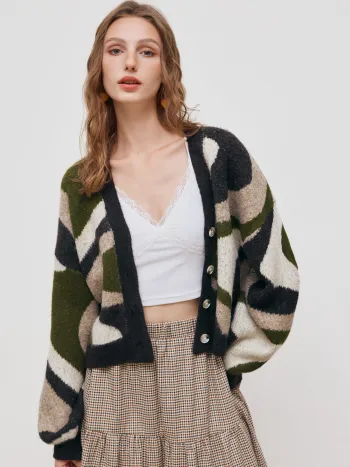 Geometrische Strickjacke mit V-Ausschnitt