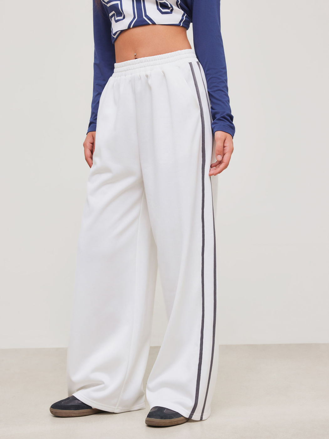 Terry Mid Rise Solid Side Scripted Pocket Wide Leg Trousers