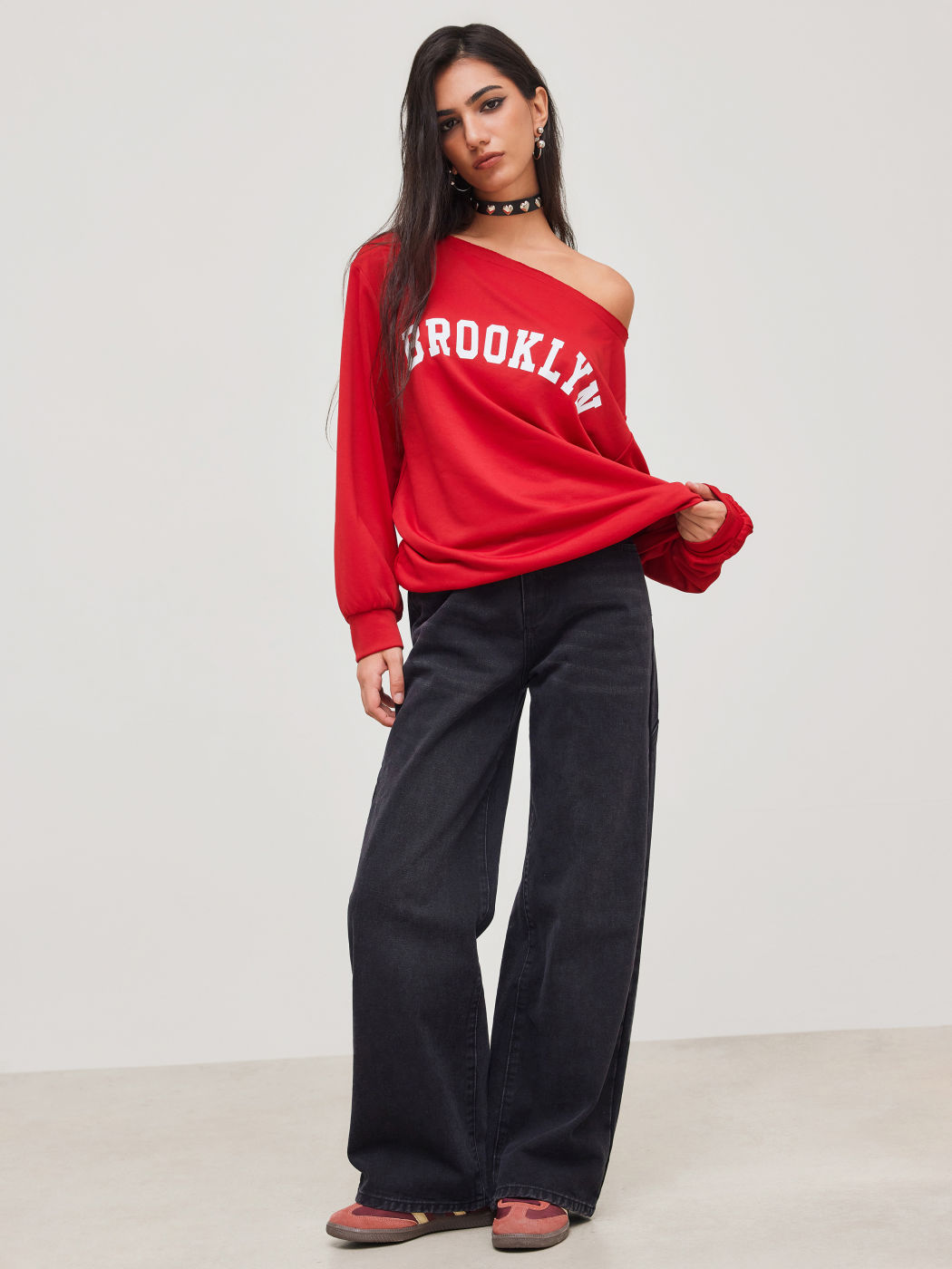 Brooklyn Terry Asymmetrischer Grafik-Oversize-Sweatshirt