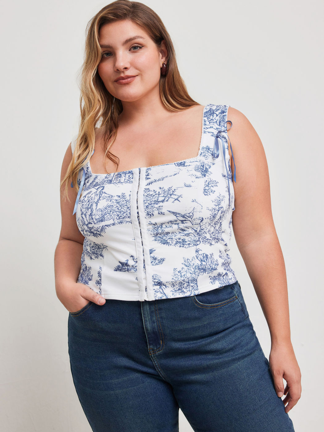 Toile de Jouy Canotta con collo quadrato e fiocco Curve & Plus