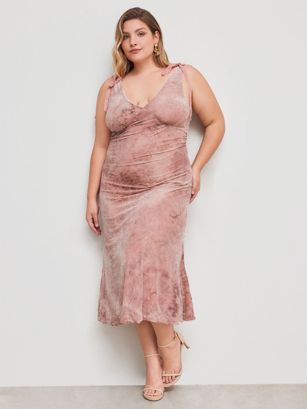 Velvet V-neck Floral Ruched Midi Dress Curve & Plus