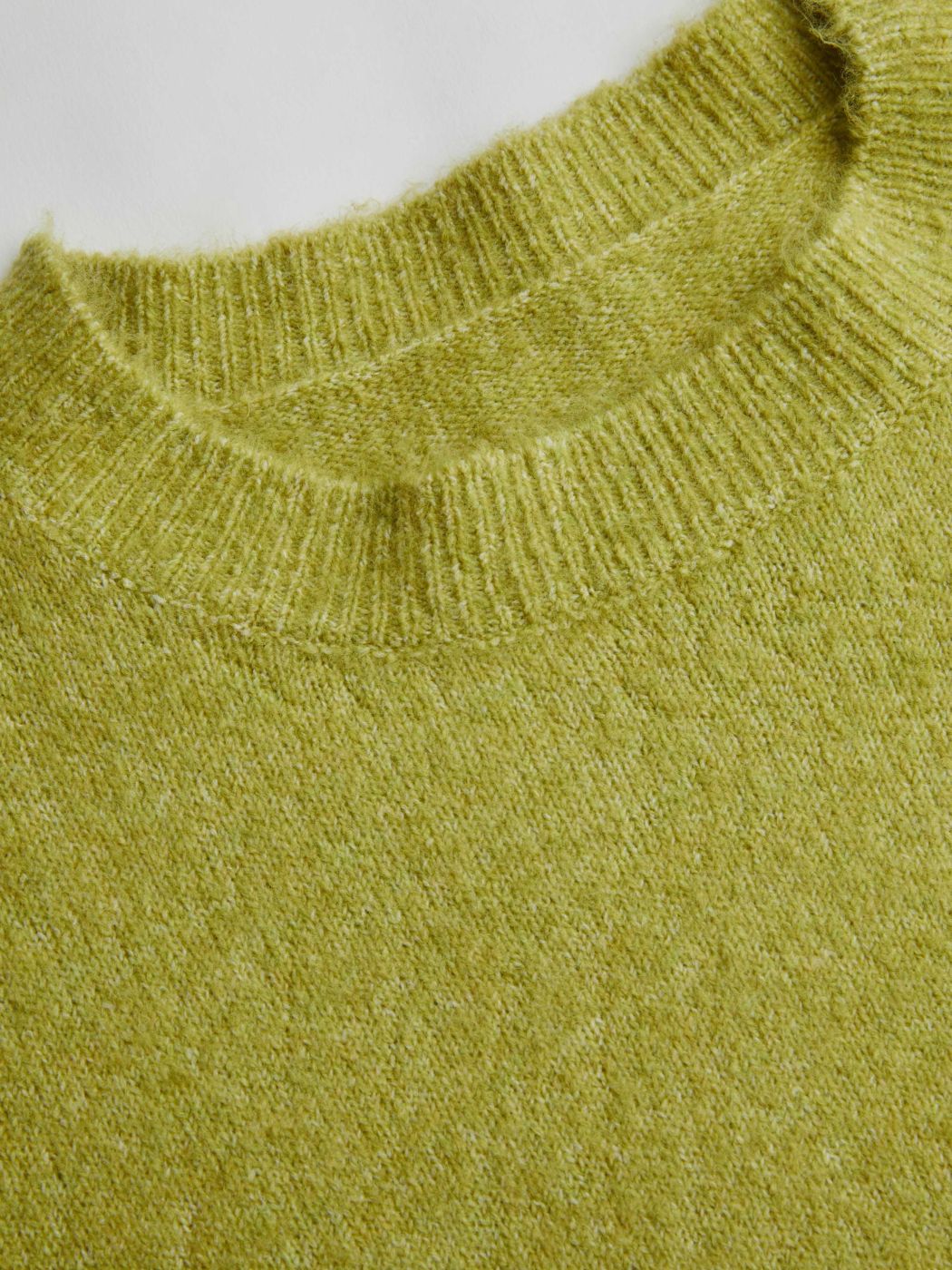 Knit Round Neckline Solid Short Sleeve Crop Top