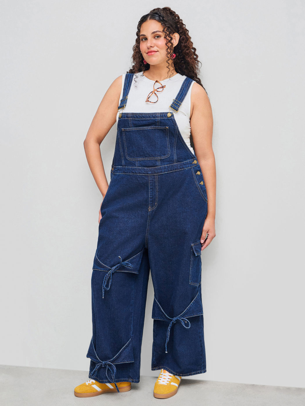 Tuta in denim solida con nodo a fiocco e tasca a gamba larga Curve & Plus