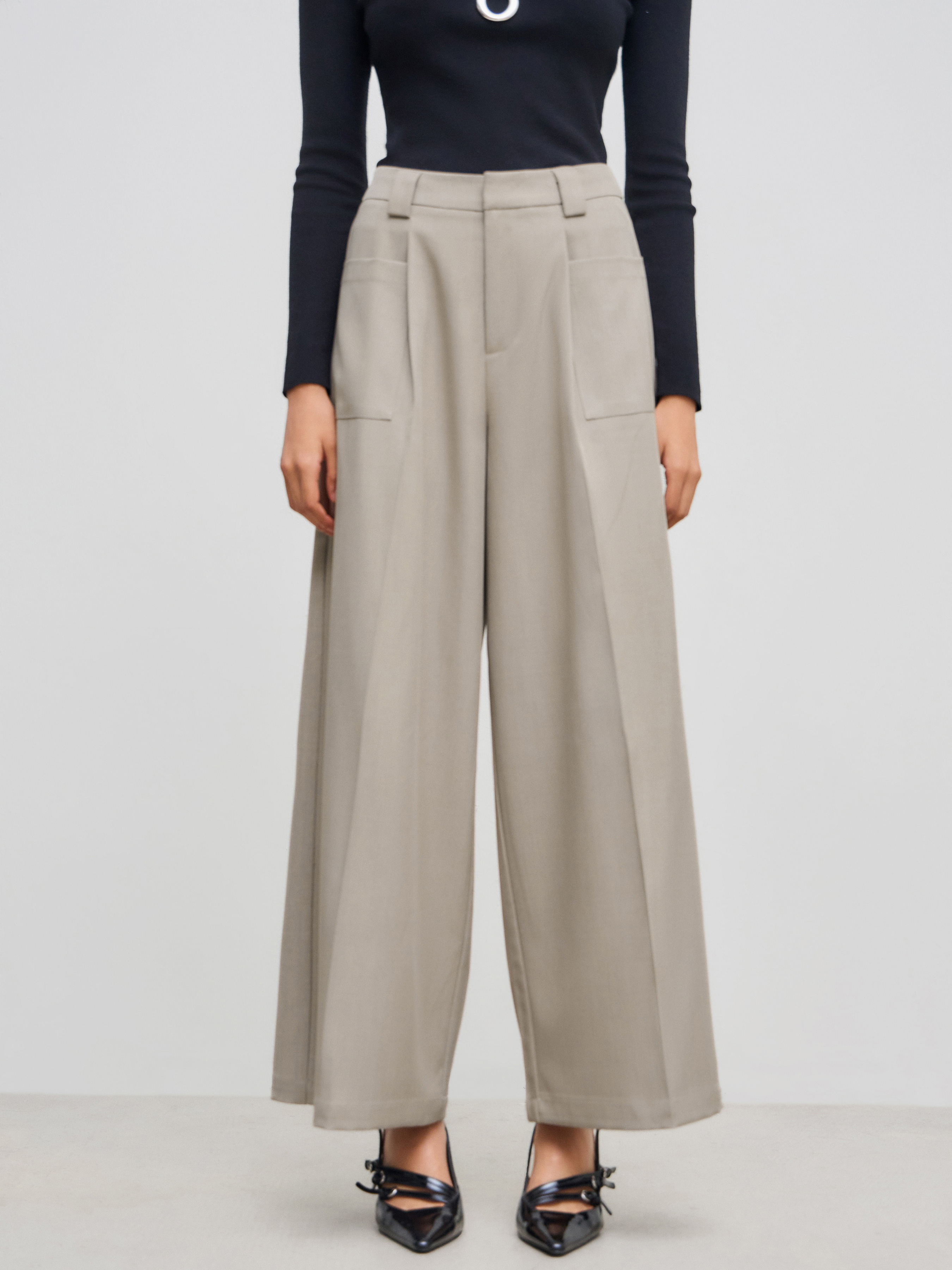 Woven Mid Rise Solid Pocket Wide Leg Trousers