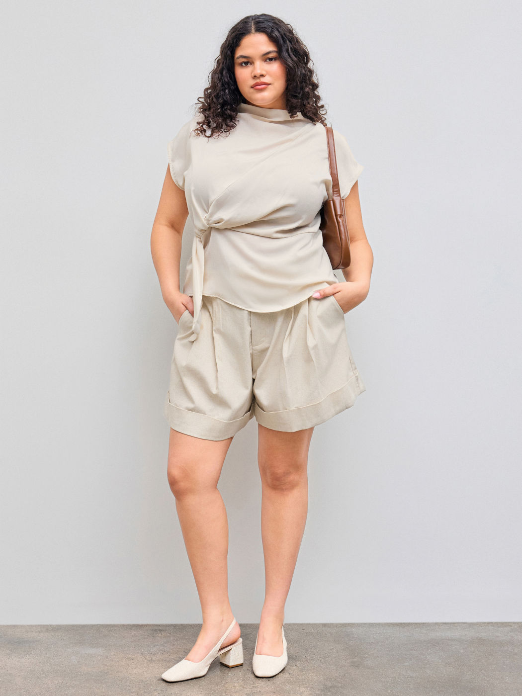 Round Neckline Knotted Ruched Solid Short Sleeve Blouse Curve & Plus