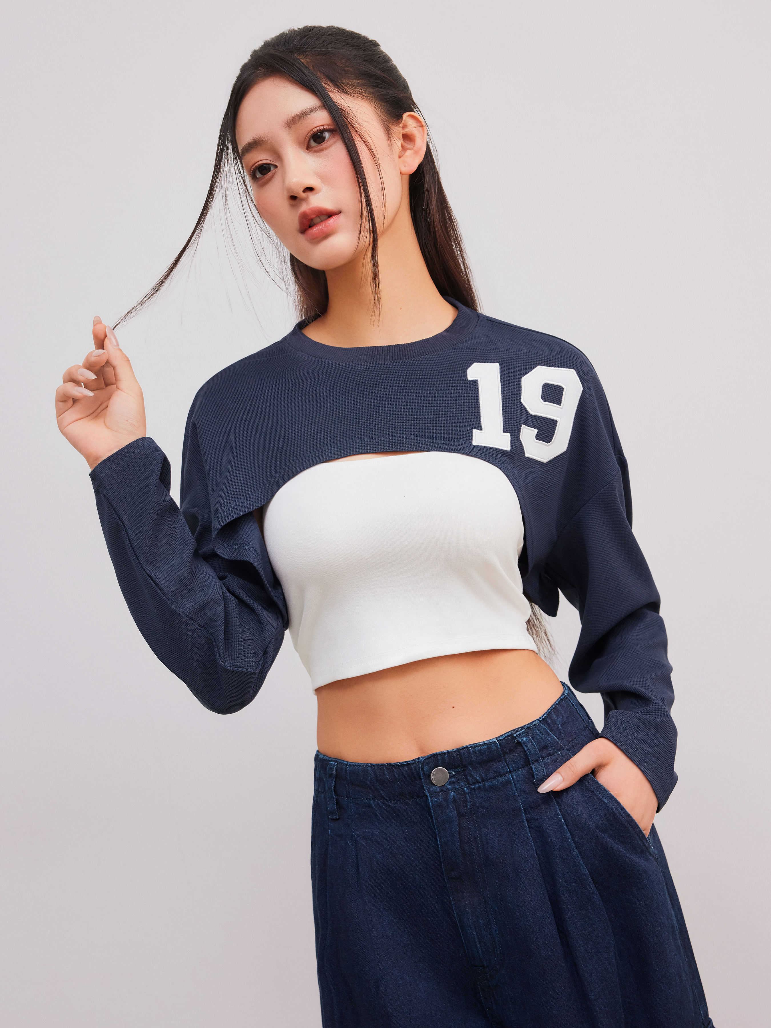 Knit Fabric 19 Round Neckline Crop Sweatshirt With Solid