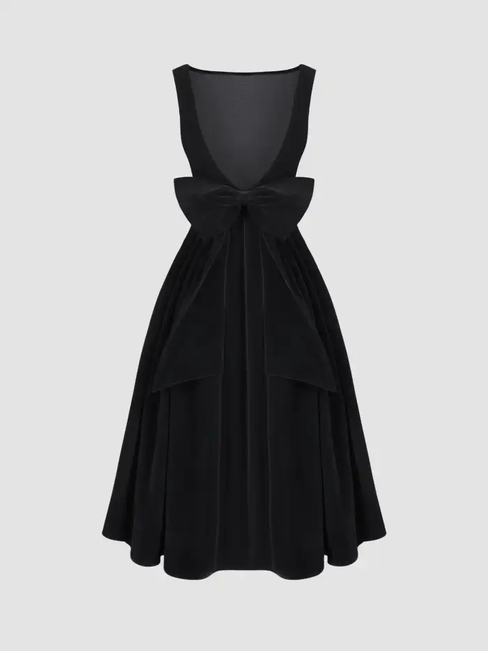 Velvet Scoop Neckline Solid Knotted Midi Dress