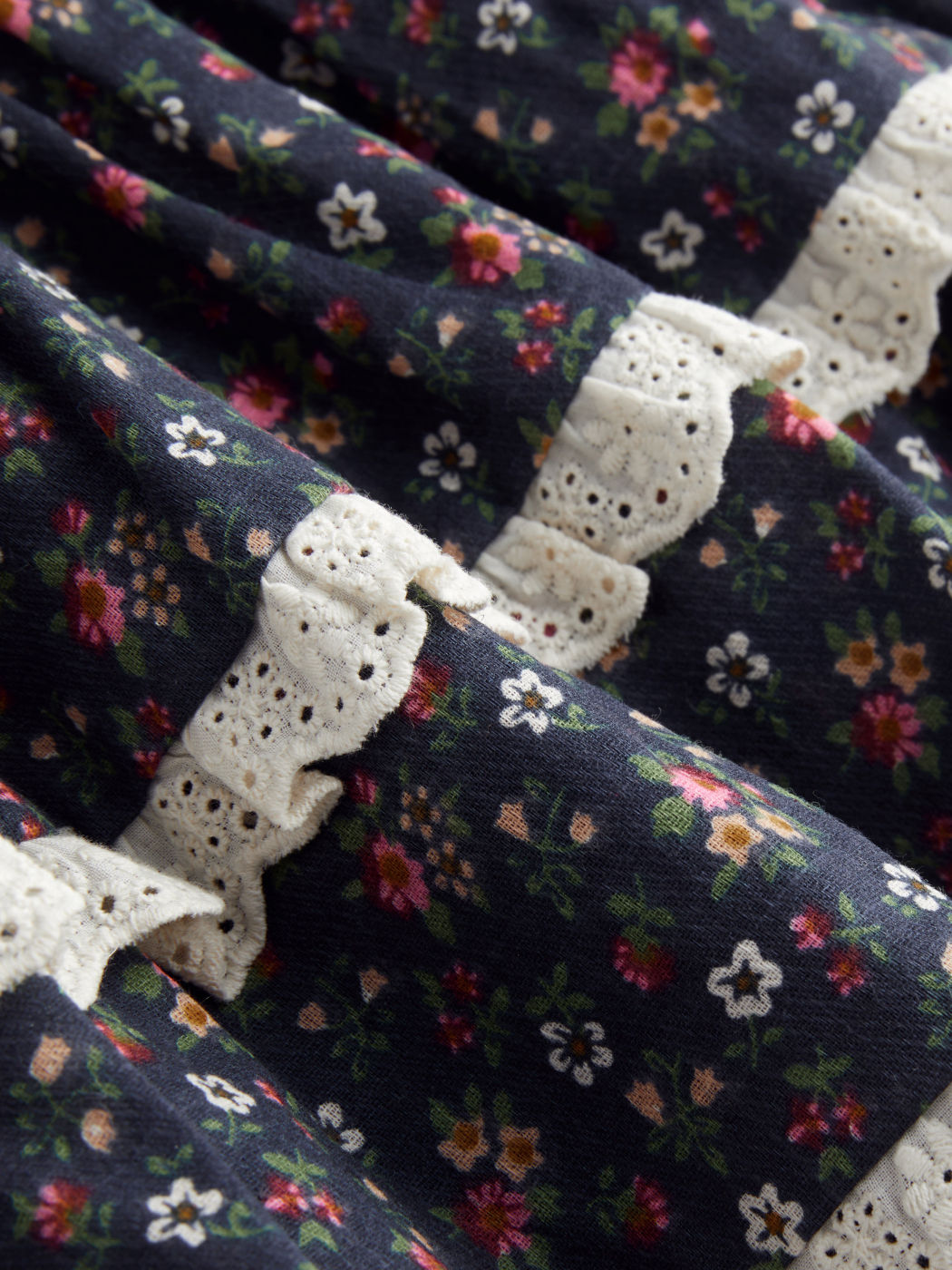 Mid Rise Floral Broderie Anglaise Lagen-Minirock