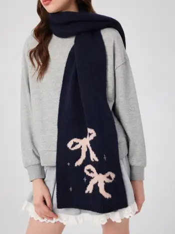 Knit Round Neckline Bear Contrasting Binding Sweater