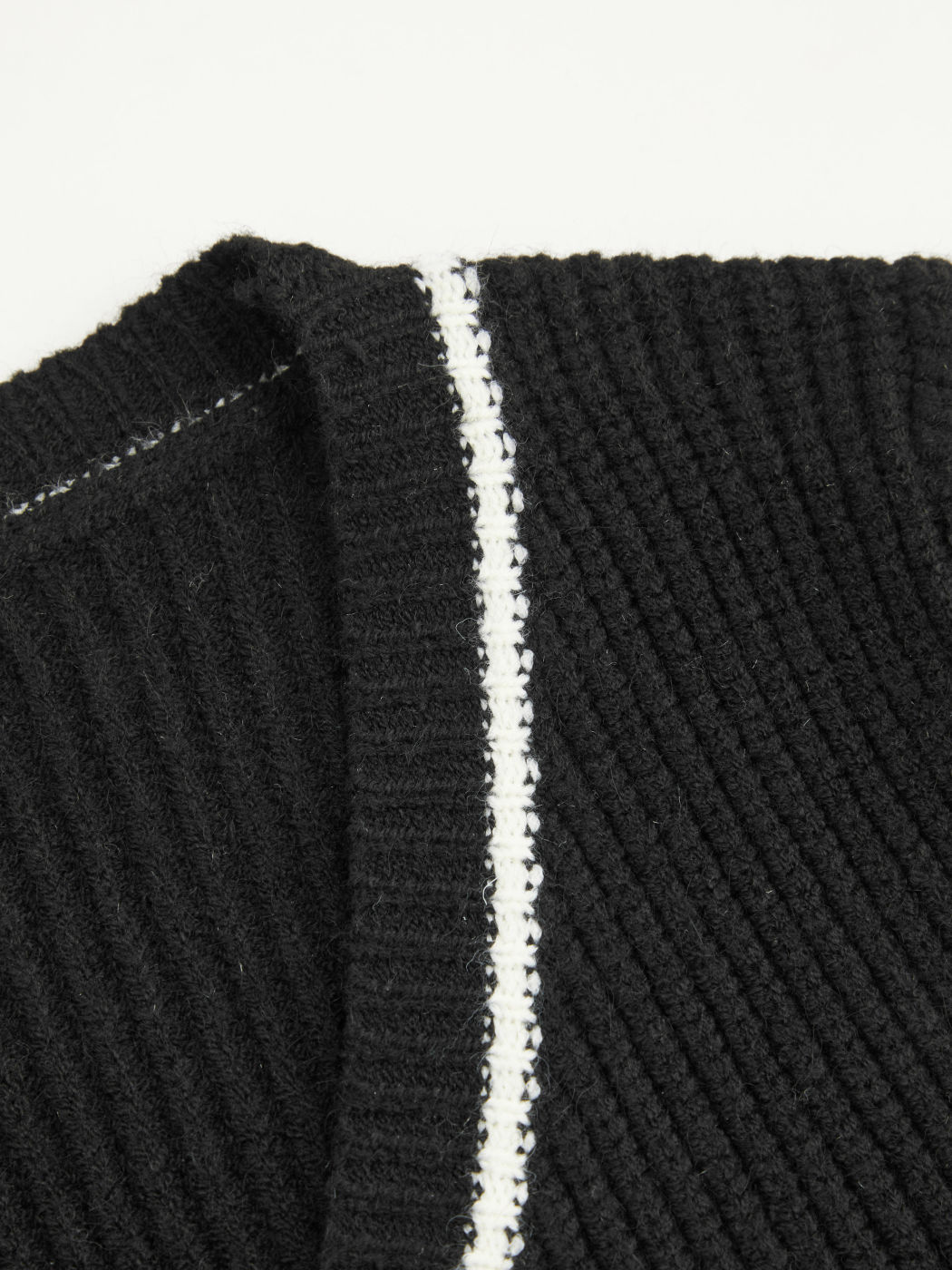 Knit V-neck  Knotted Contrasting Binding Long Sleeve Top