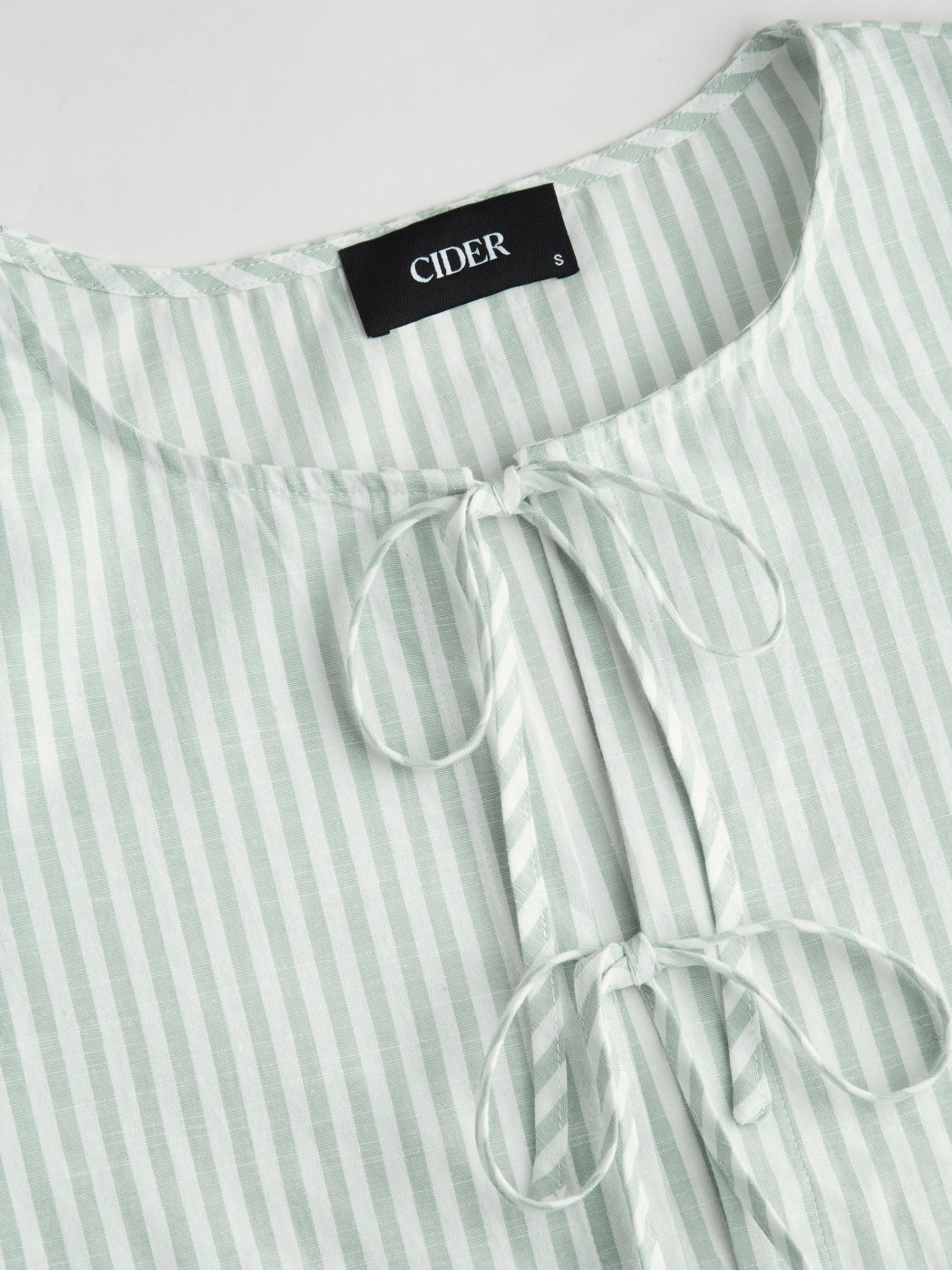Blusa a righe in misto cotone con fiocco frontale da annodare