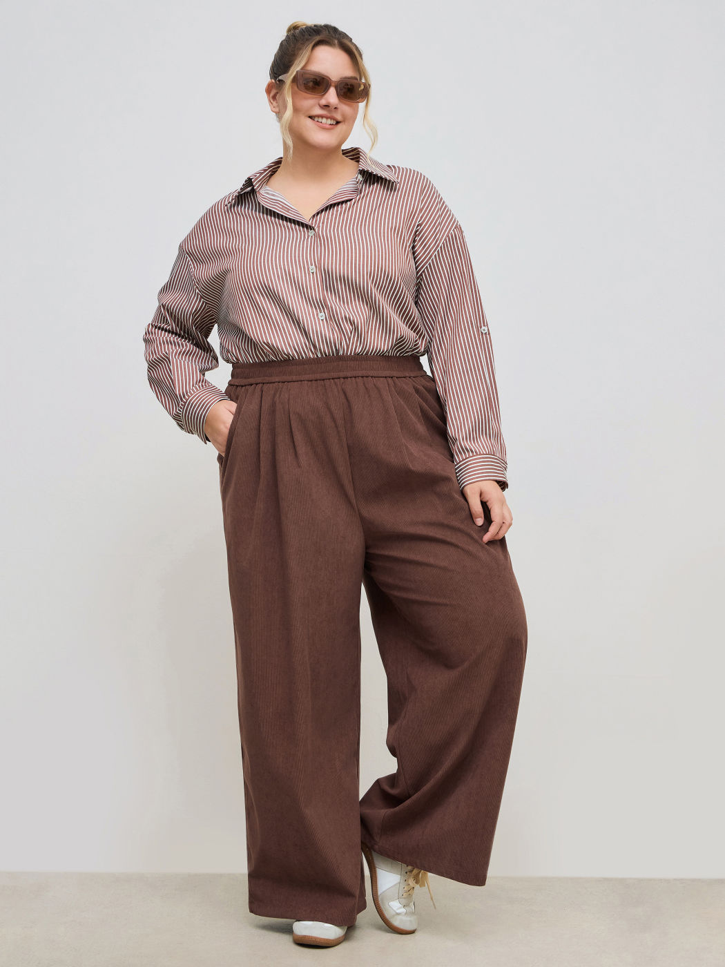 Corduroy Mid Rise Solid Pocket Wide Leg Trousers Curve & Plus