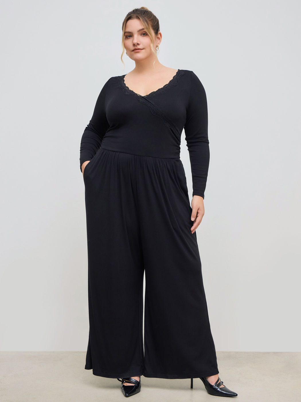 V-neck Solid Lace Trim Ruched Wide Leg Jumpsuit Curve & Plus