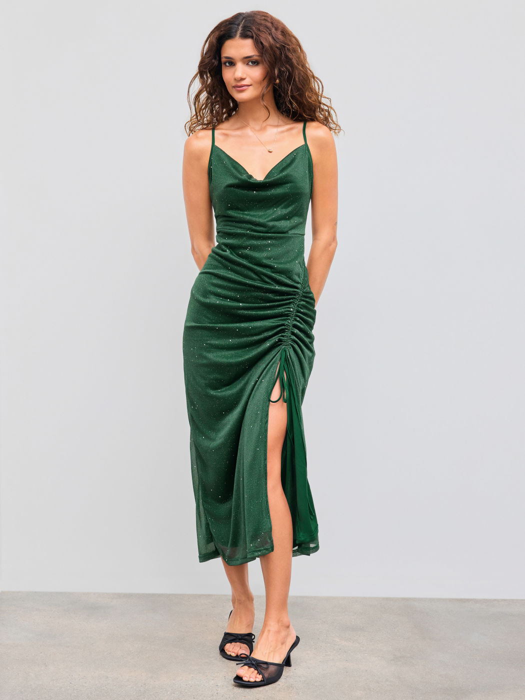 Maxikleid mit Rundhalsausschnitt, Glitzer, Rüschen, Schlitz und Zugverschluss