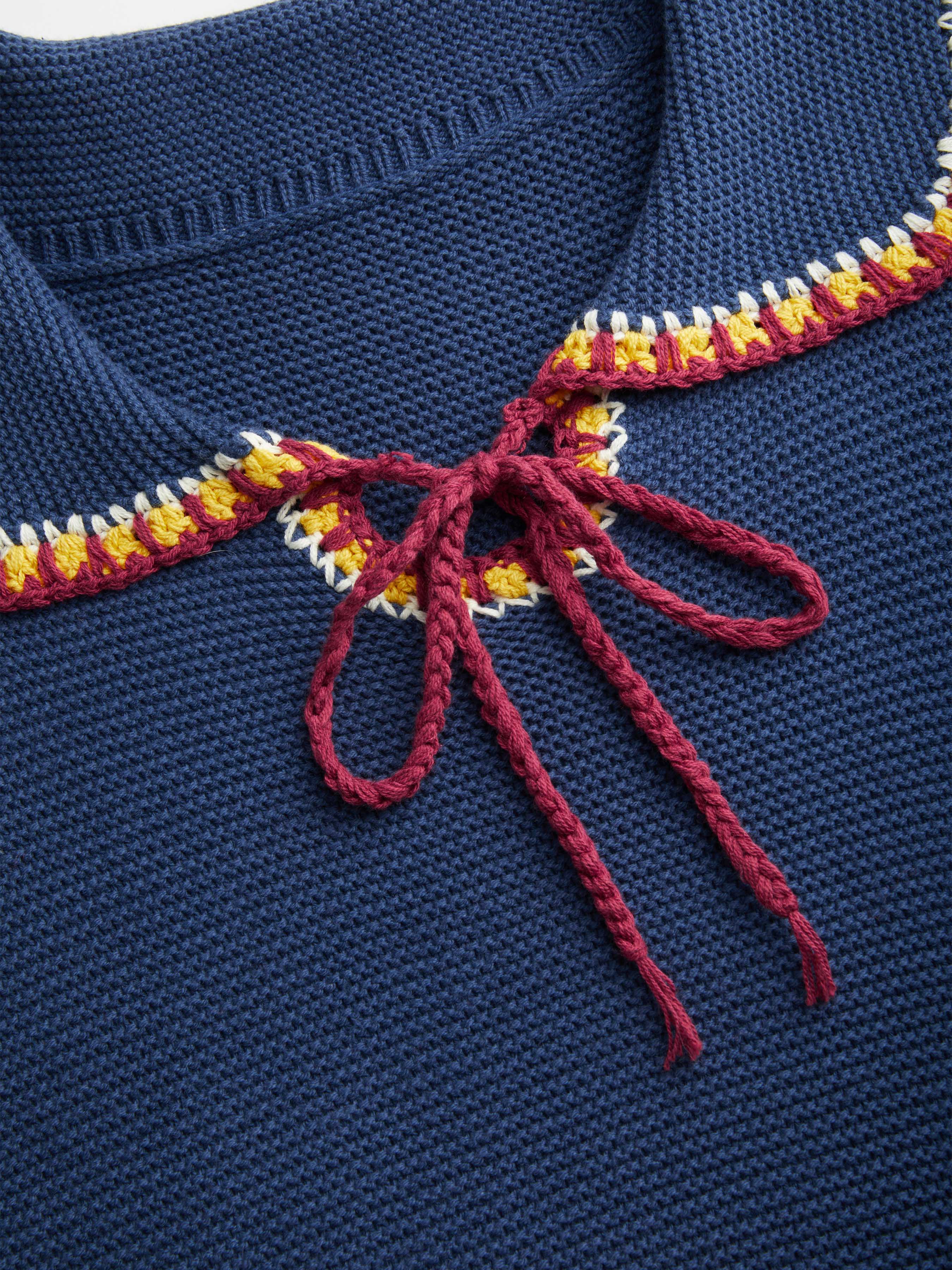 Knit Fabric Knit Collar Floral Embroidery Contrasting