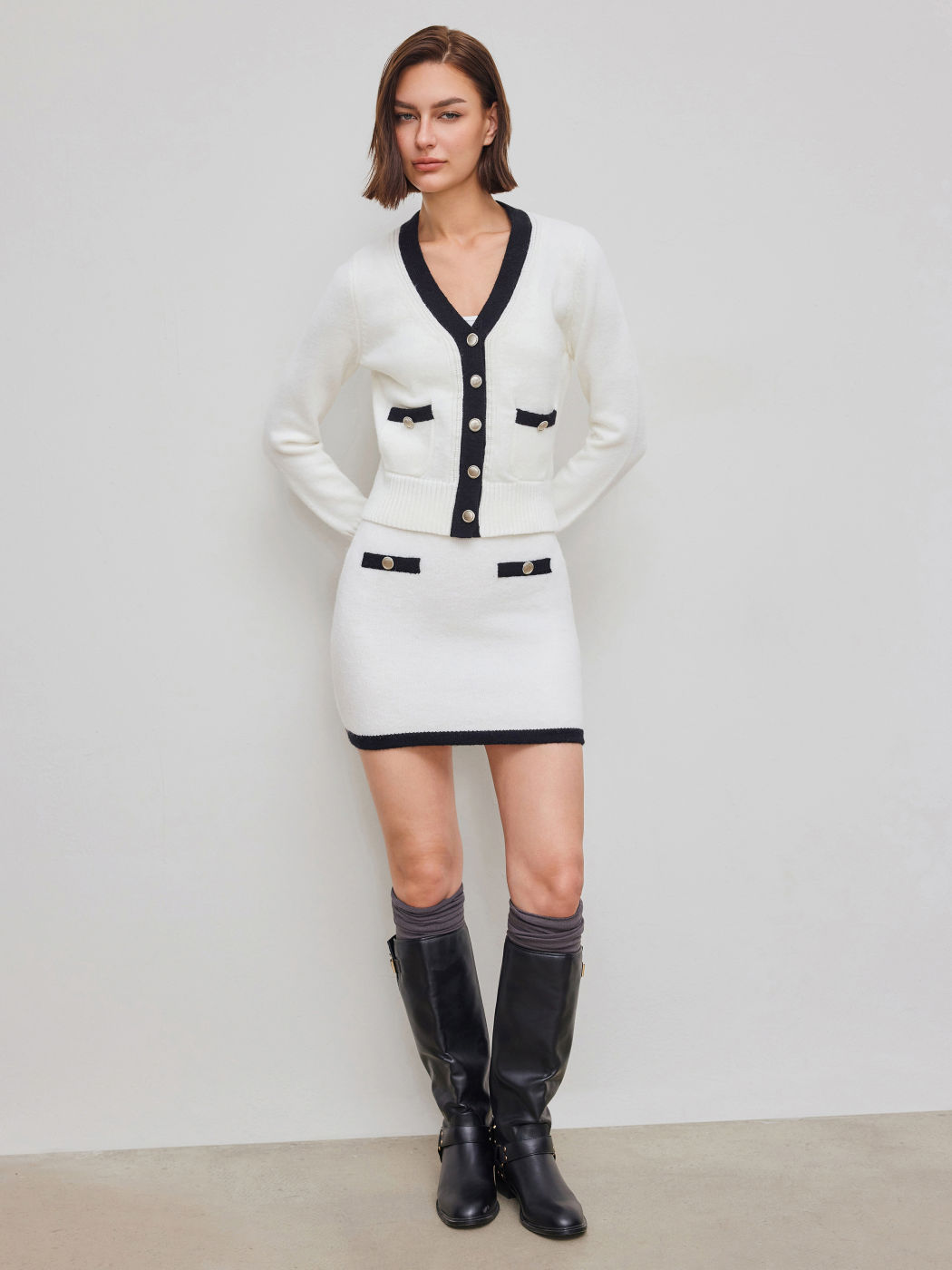 Knit V-neck Contrasting Binding Top