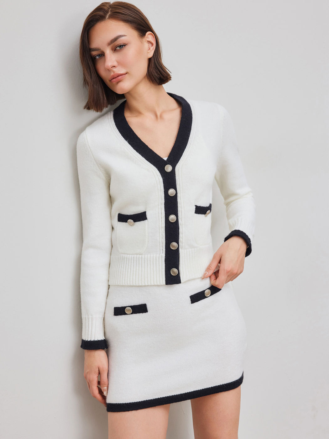 Knit V-neck Contrasting Binding Top