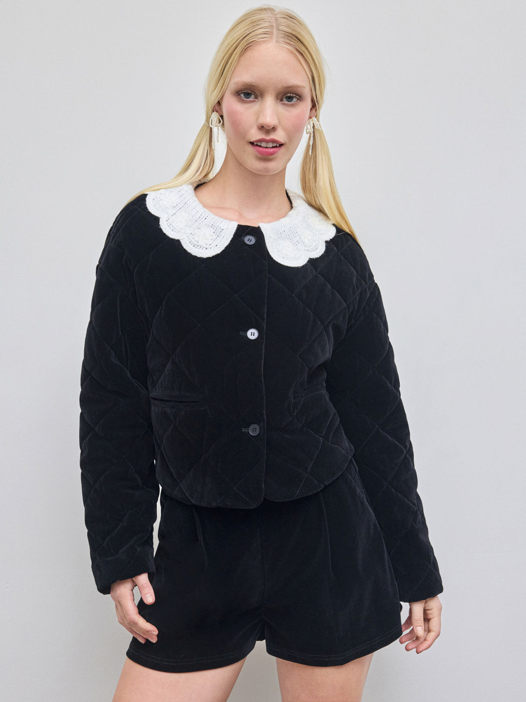 Puffer oversize con colletto in velluto e tasche a contrasto