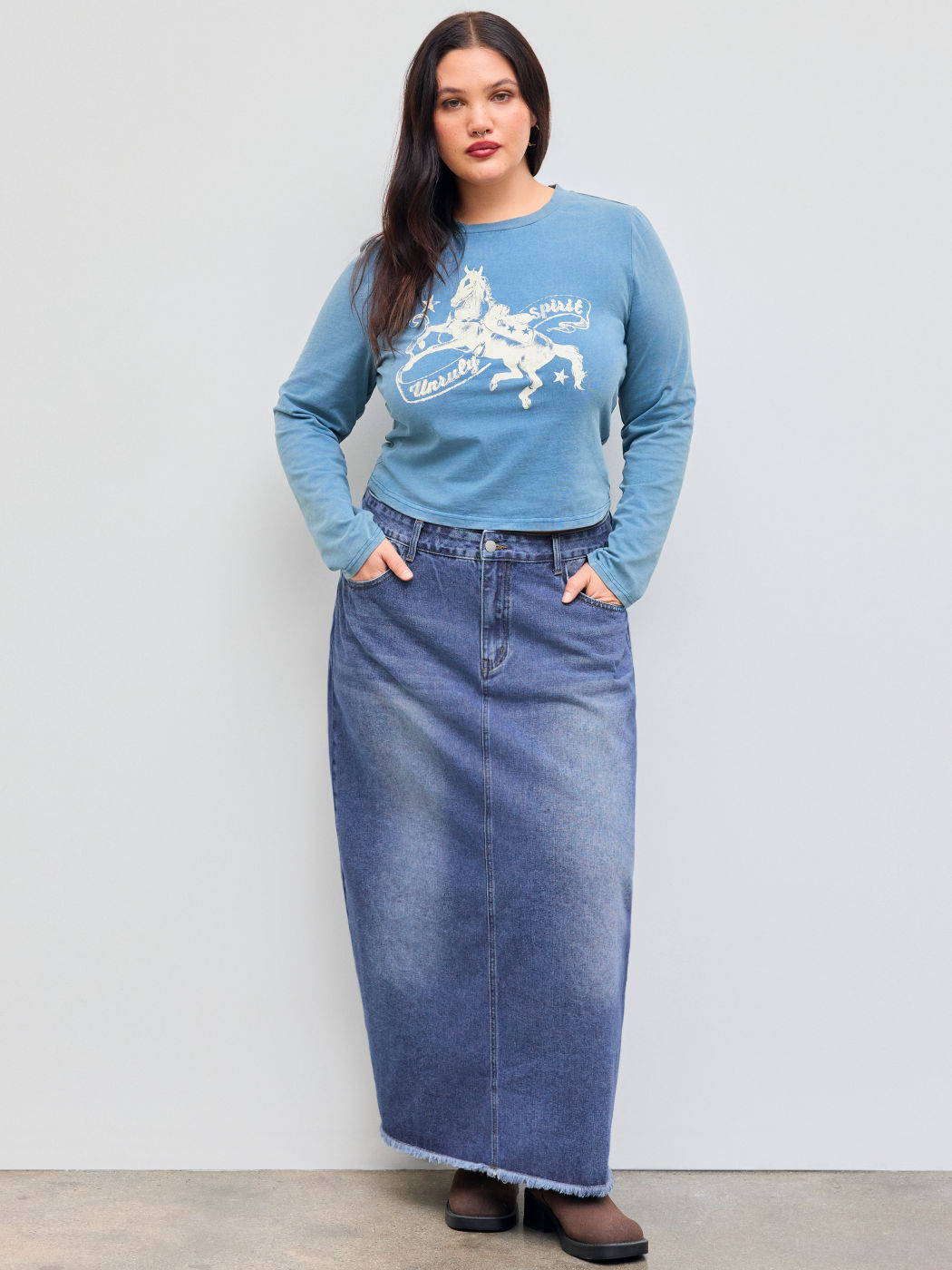 Denim Mid Rise Solid Split Pocket Maxi Skirt Curve & Plus