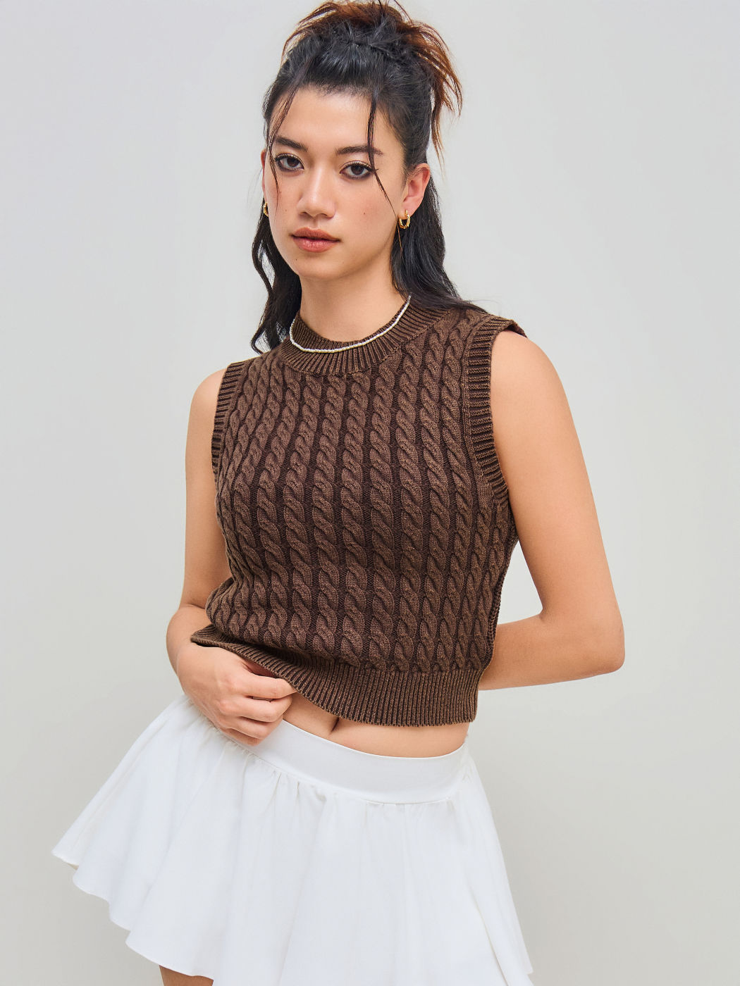 Cable Knit Round Neckline Vest